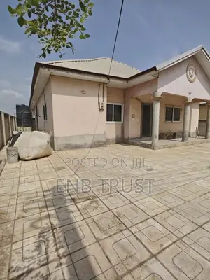 3bdrm House in Tema Community 25 for sale