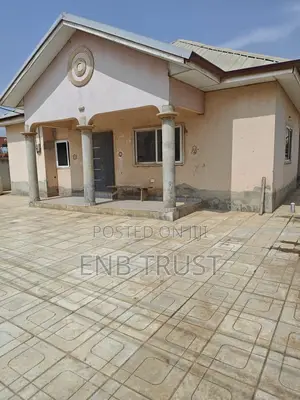 3bdrm House in Tema Community 25 for sale