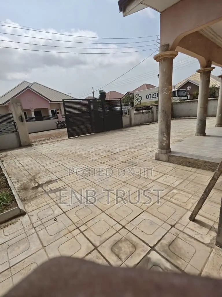 3bdrm House in Tema Community 25 for sale