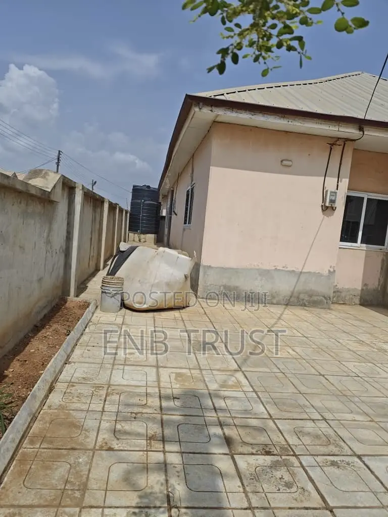 3bdrm House in Tema Community 25 for sale