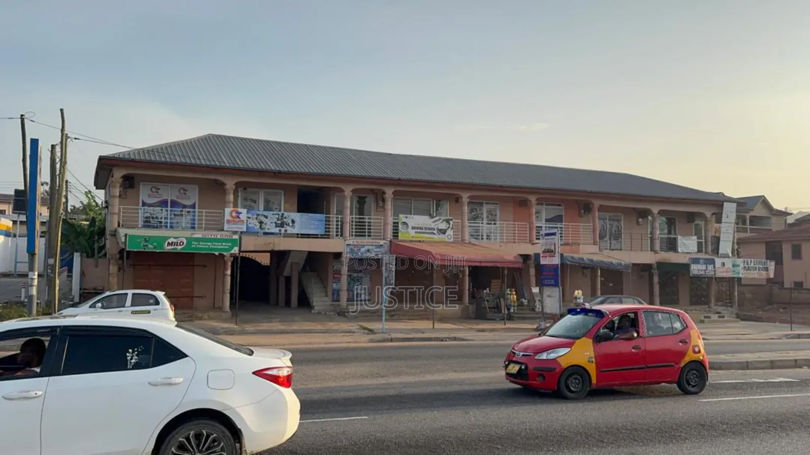 5 Beds House With 16 Shops Ablekuma