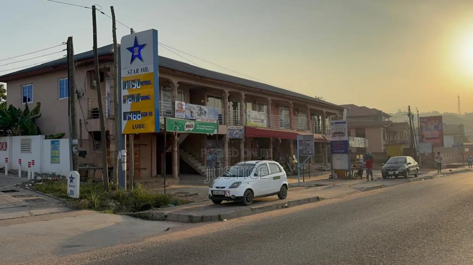 5 Beds House With 16 Shops Ablekuma