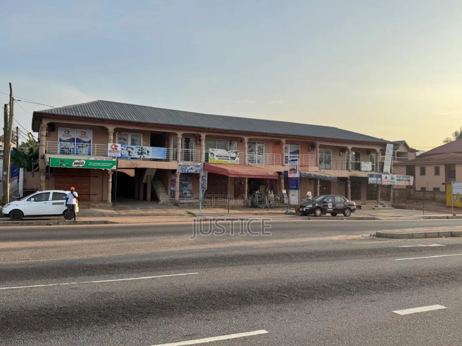 5 Beds House With 16 Shops Ablekuma