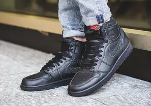 Nike Air Jordan 1 Retro High Og "Triple Black"