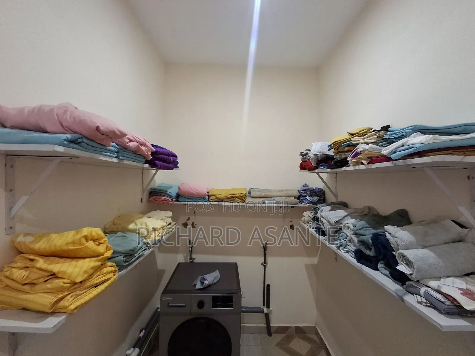 Nice 1 Bedroom Self Contain Airbnb/Short Stay at Kwabenya