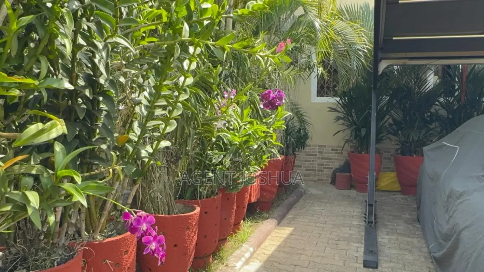 An Executive 1bedrooms. Fully Furnished Self Contain For Rent Spintex