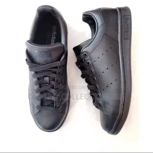 Black Adidas Stan Smith