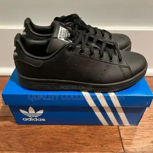 Black Adidas Stan Smith