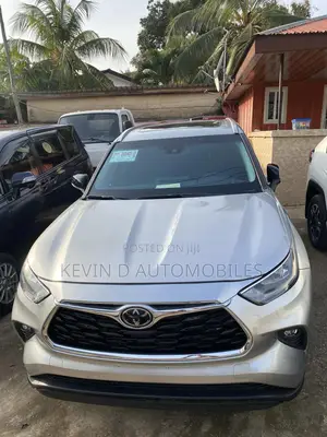 Toyota Highlander XLE AWD 2023 Silver