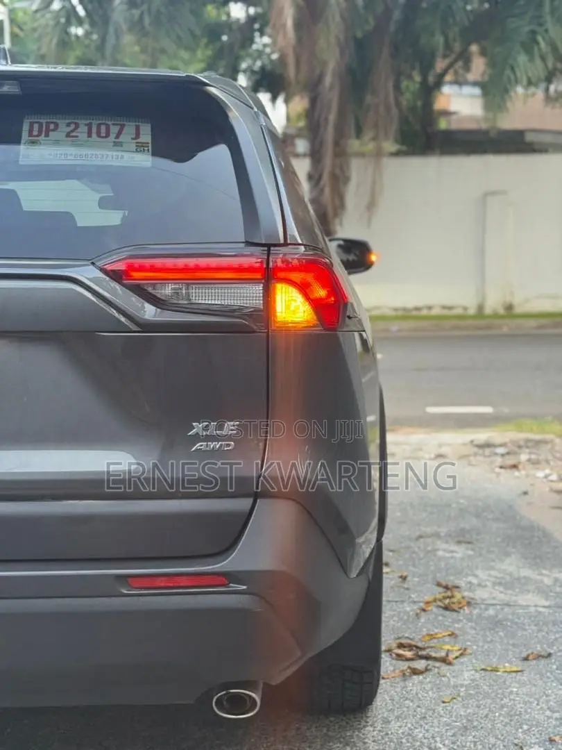 Toyota RAV4 XLE Premium AWD 2023 Gray