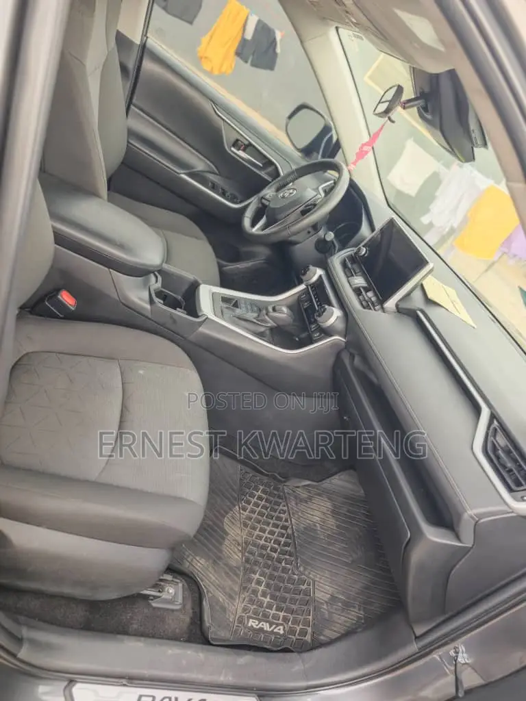 Toyota RAV4 XLE Premium AWD 2023 Gray