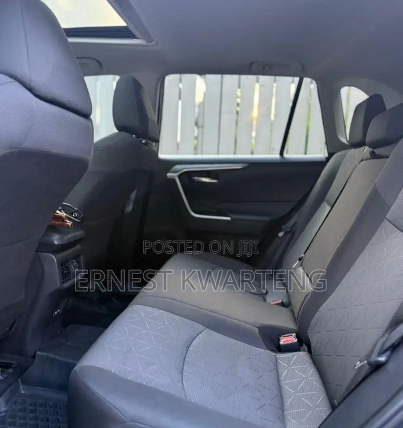 Toyota RAV4 XLE Premium AWD 2023 Gray