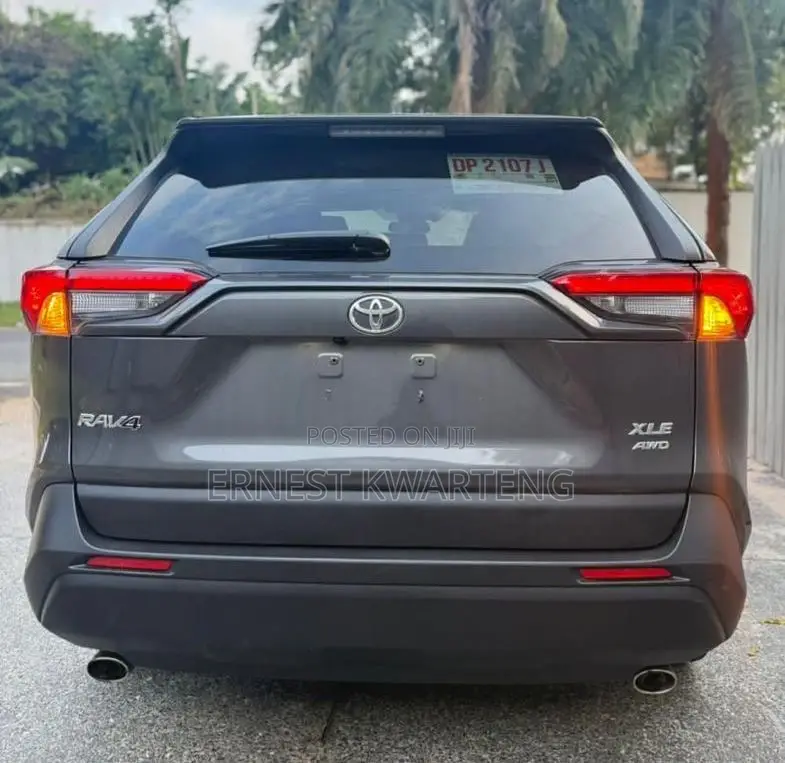 Toyota RAV4 XLE Premium AWD 2023 Gray