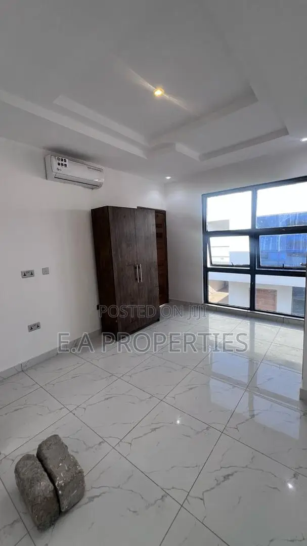 3bdrm House in E A Properties, Lake Side Estate for sale
