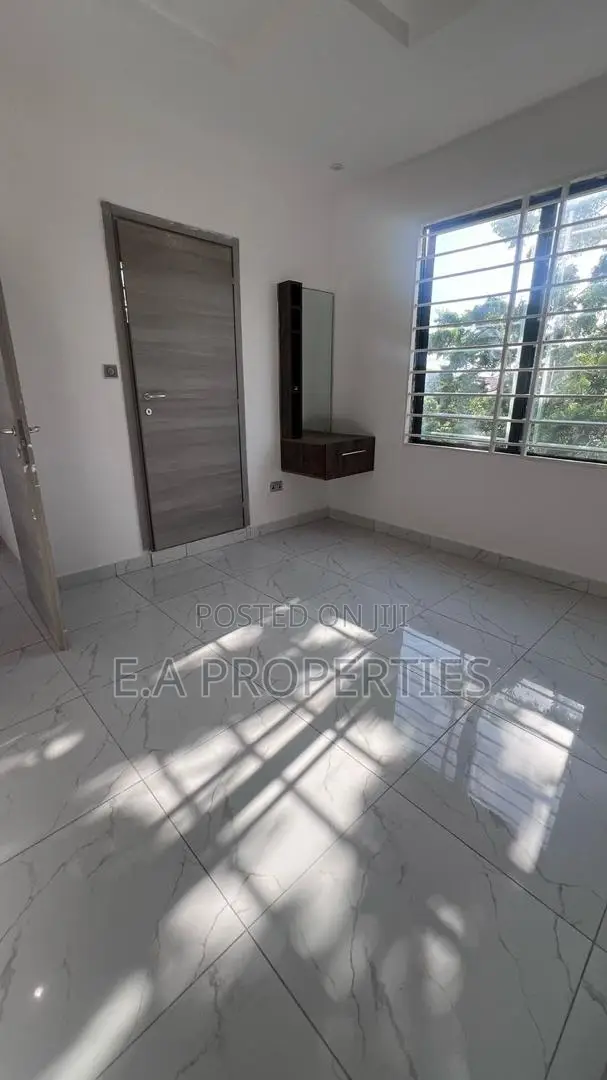 3bdrm House in E A Properties, Lake Side Estate for sale