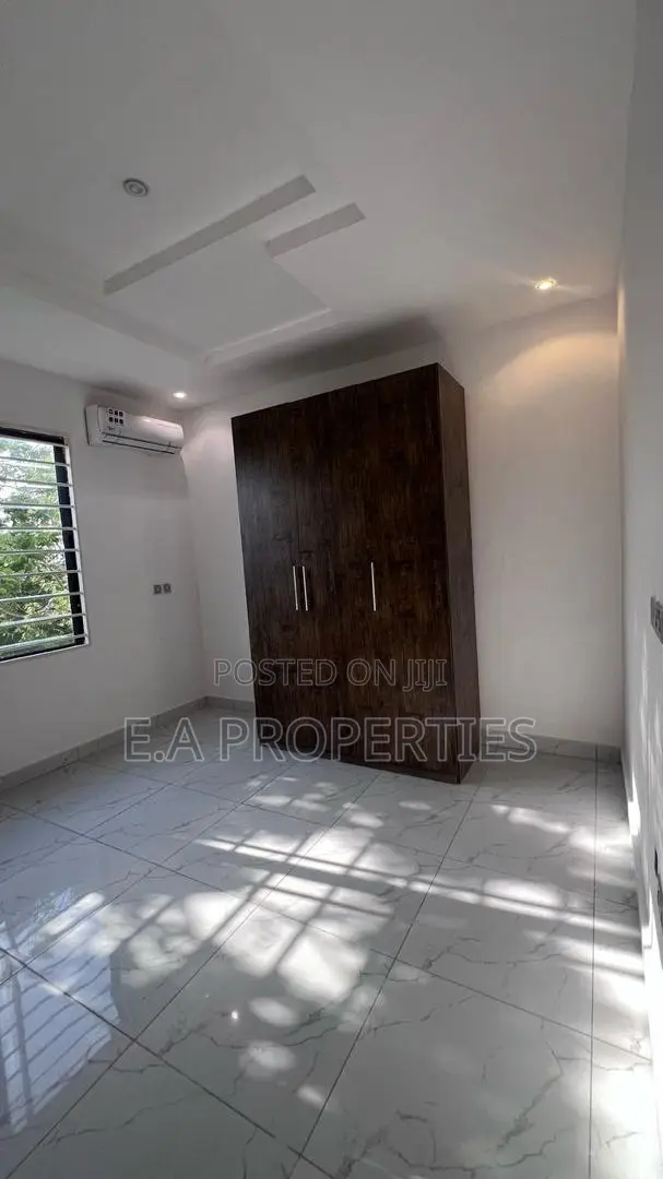 3bdrm House in E A Properties, Lake Side Estate for sale