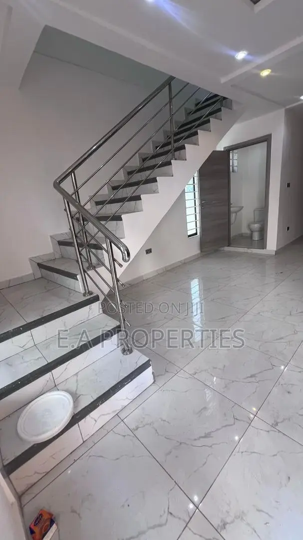 3bdrm House in E A Properties, Lake Side Estate for sale