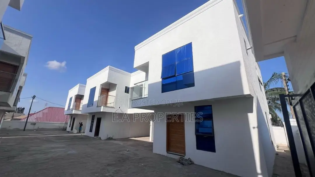 3bdrm House in E A Properties, Lake Side Estate for sale