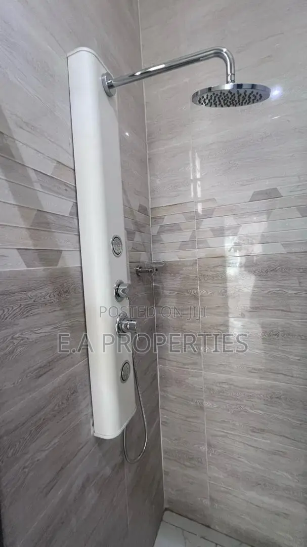 3bdrm House in E A Properties, Lake Side Estate for sale