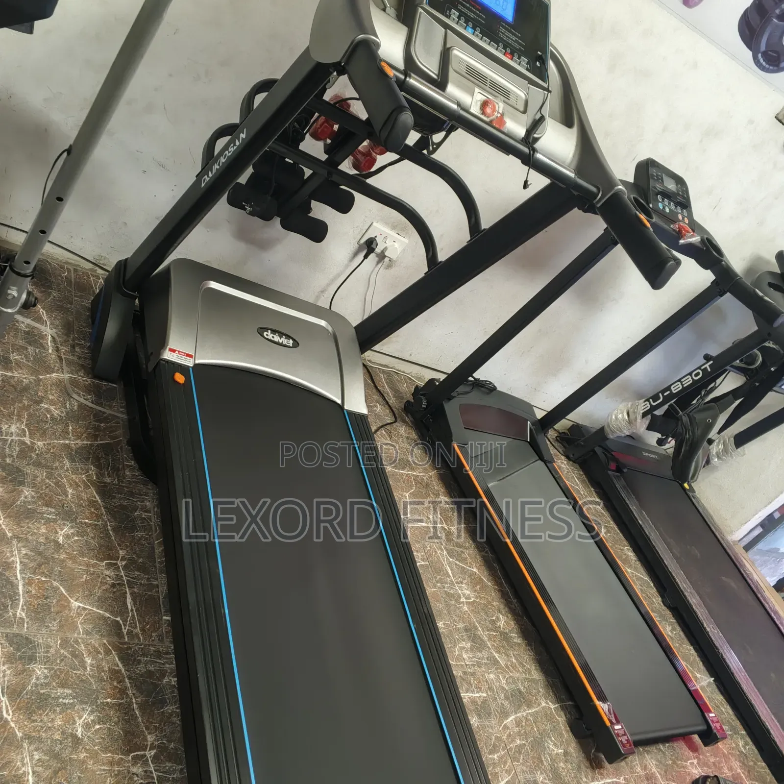 Treadmill 130kg With Massager Incline With Bluetooth