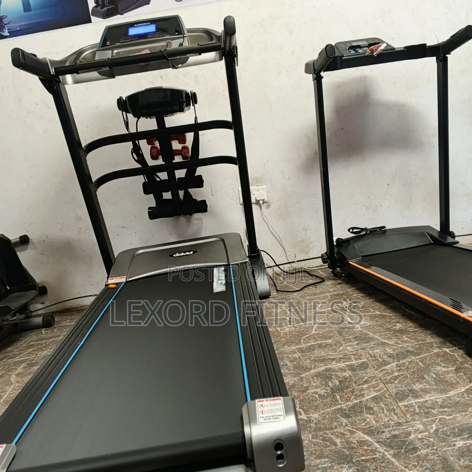 Treadmill 130kg With Massager Incline With Bluetooth