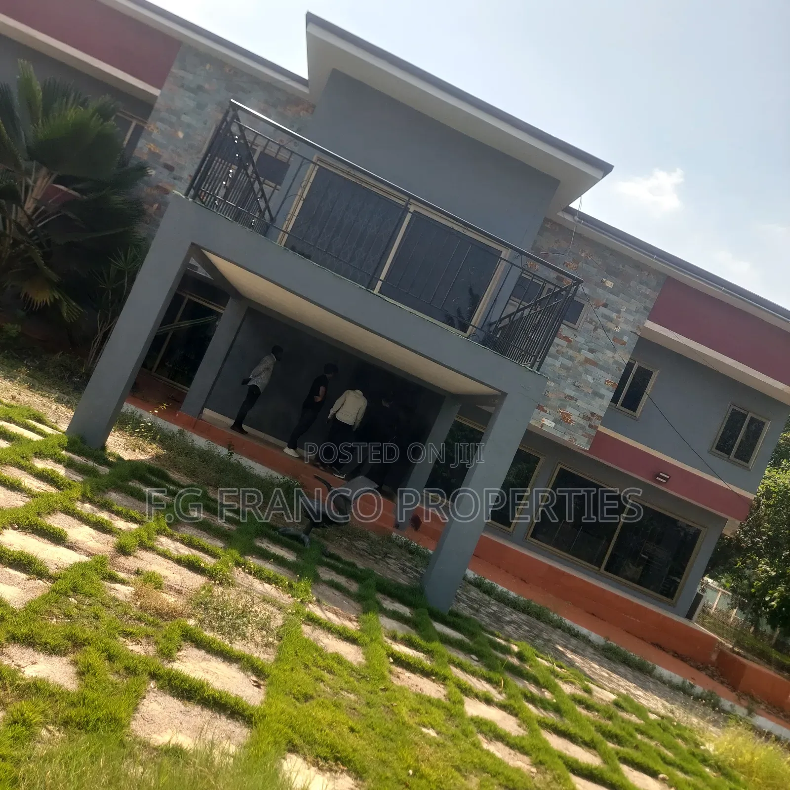 3bdrm House in Kg. Franco, Tema Metropolitan for rent