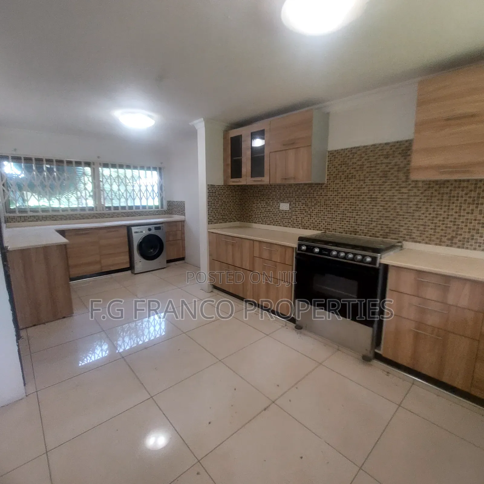 3bdrm House in Kg. Franco, Tema Metropolitan for rent