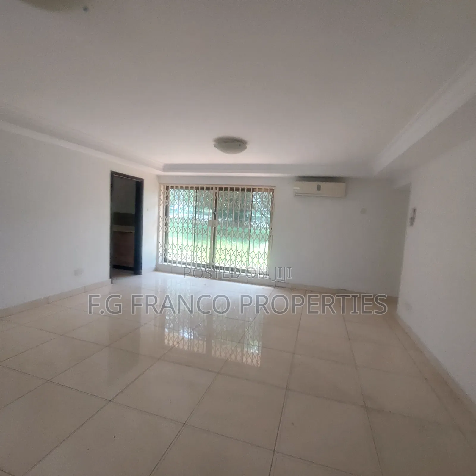 3bdrm House in Kg. Franco, Tema Metropolitan for rent