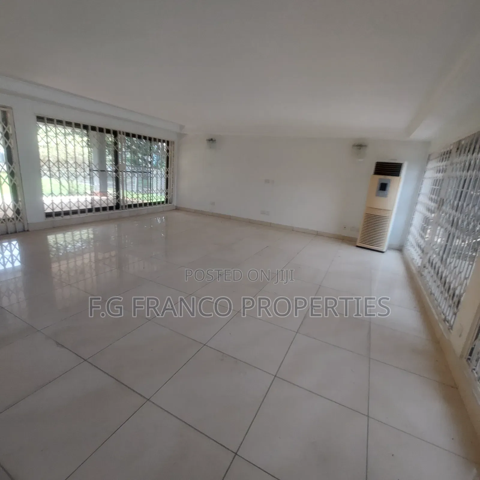 3bdrm House in Kg. Franco, Tema Metropolitan for rent