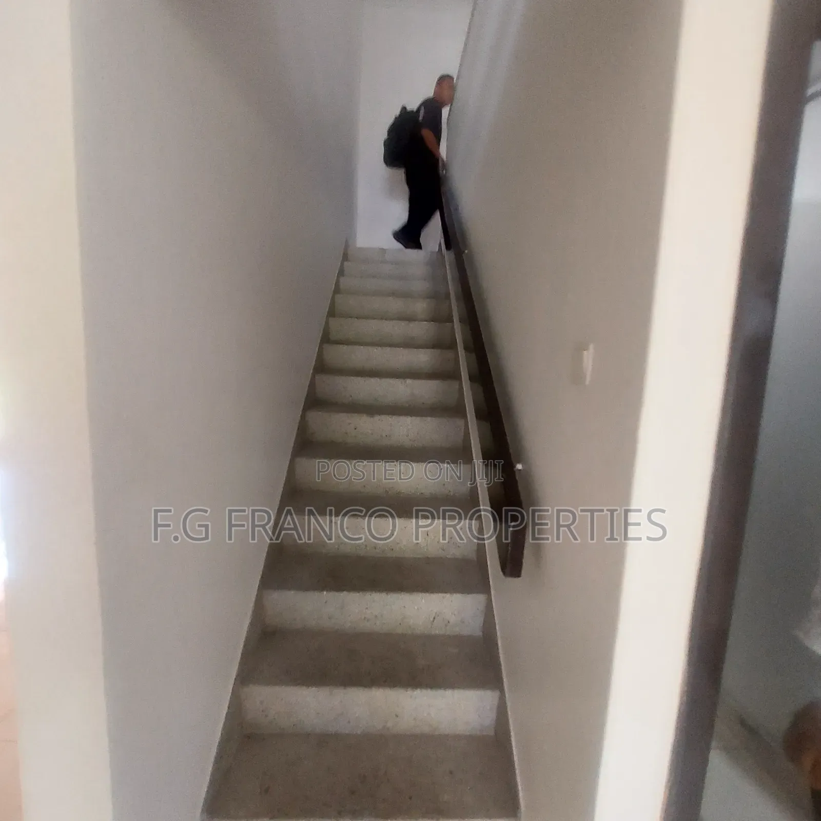 3bdrm House in Kg. Franco, Tema Metropolitan for rent