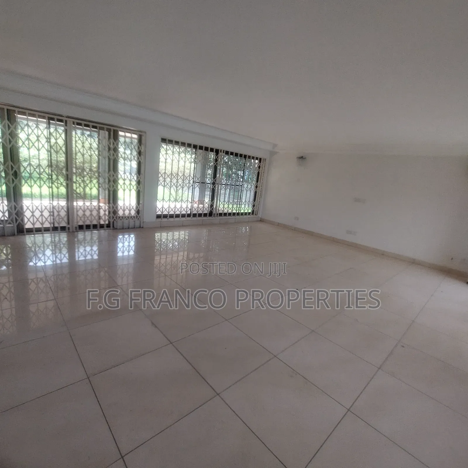3bdrm House in Kg. Franco, Tema Metropolitan for rent