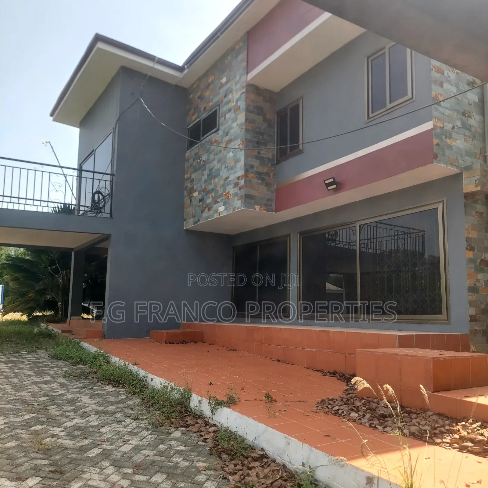 3bdrm House in Kg. Franco, Tema Metropolitan for rent