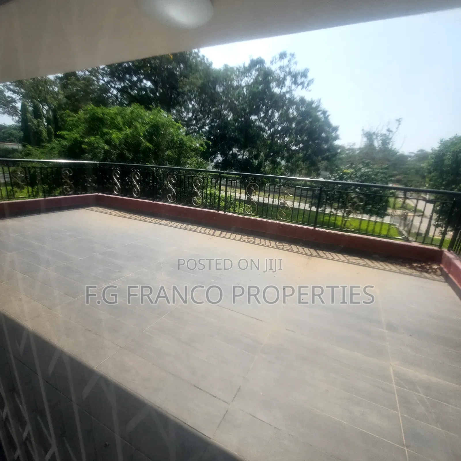 3bdrm House in Kg. Franco, Tema Metropolitan for rent