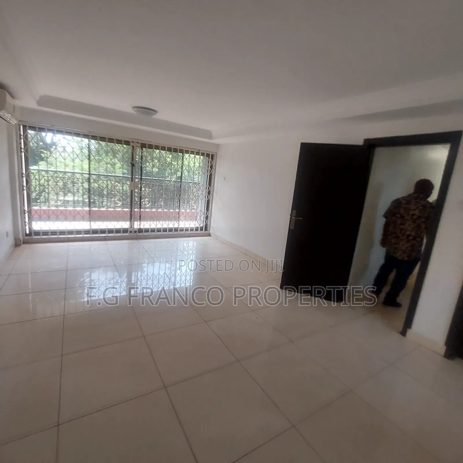 3bdrm House in Kg. Franco, Tema Metropolitan for rent