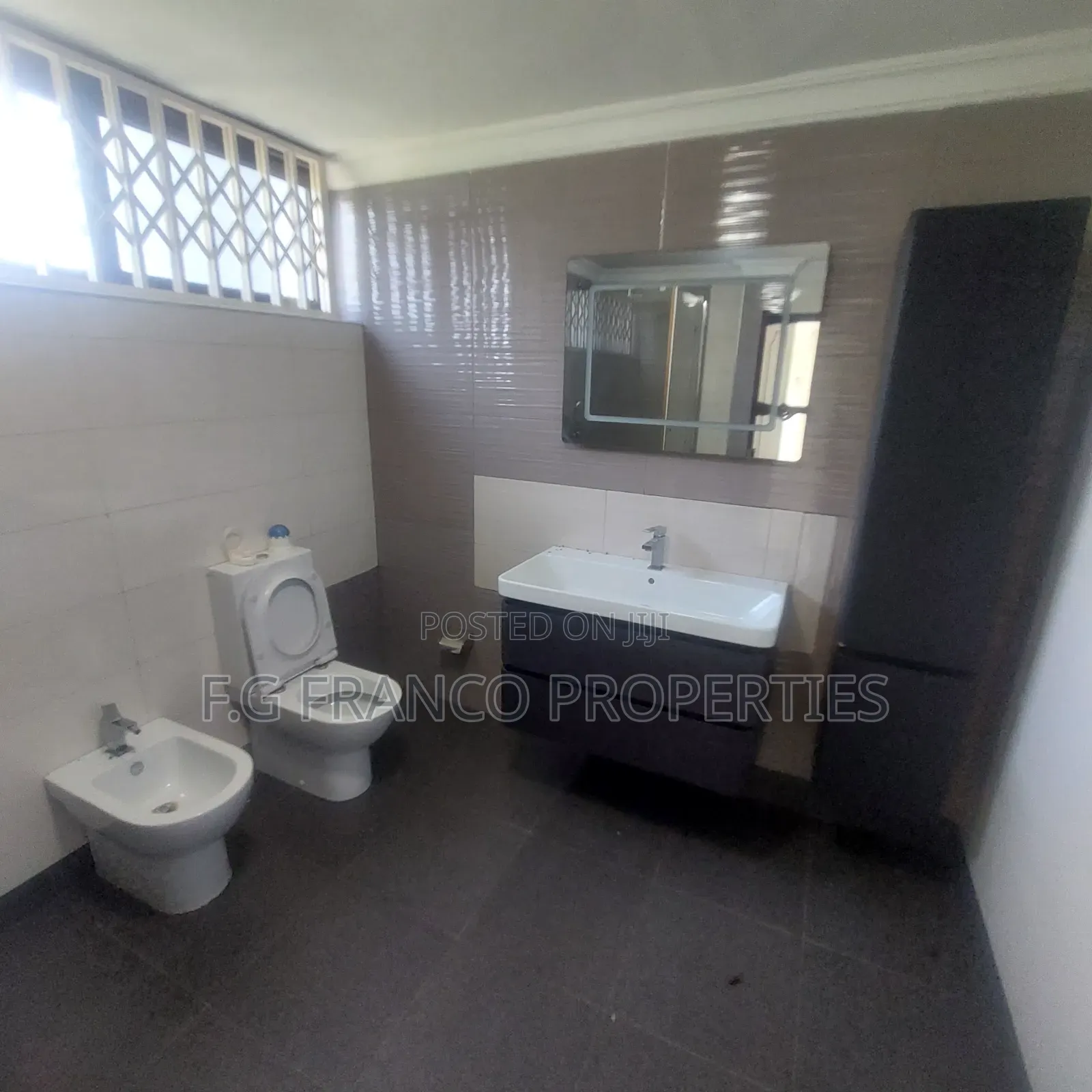 3bdrm House in Kg. Franco, Tema Metropolitan for rent