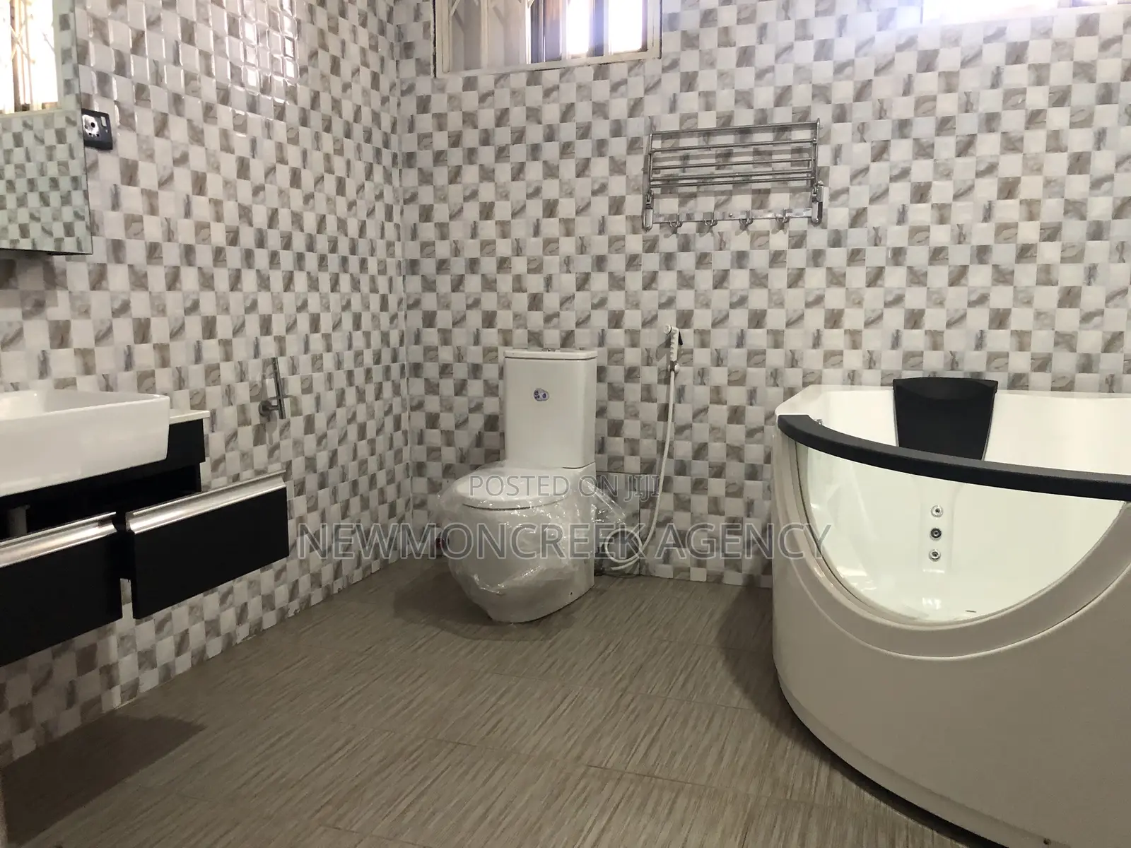 7bdrm House in East Legon, Accra Metropolitan for rent