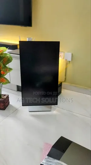 Dell Ultrasharp 27 Inches Edgeless Monitor