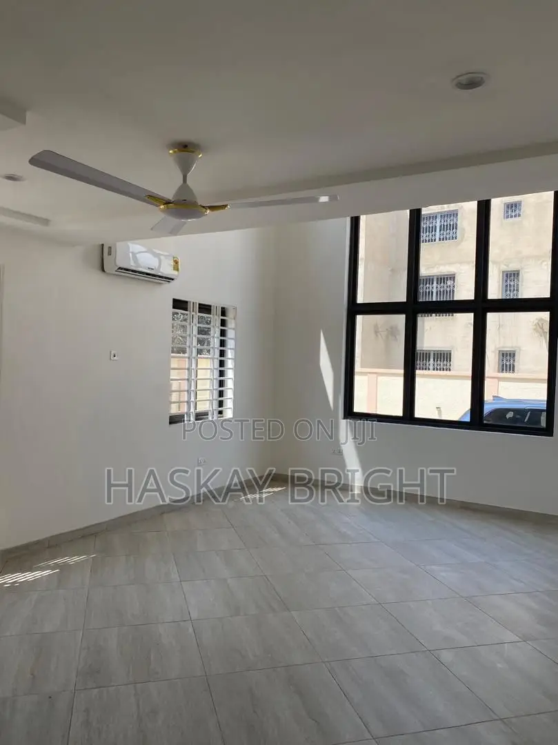 4bdrm House in Achimota for sale