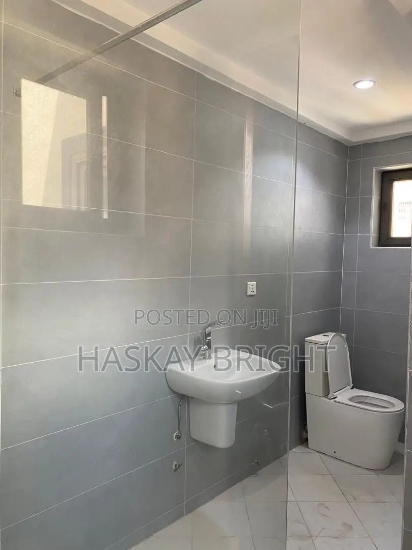 4bdrm House in Achimota for sale