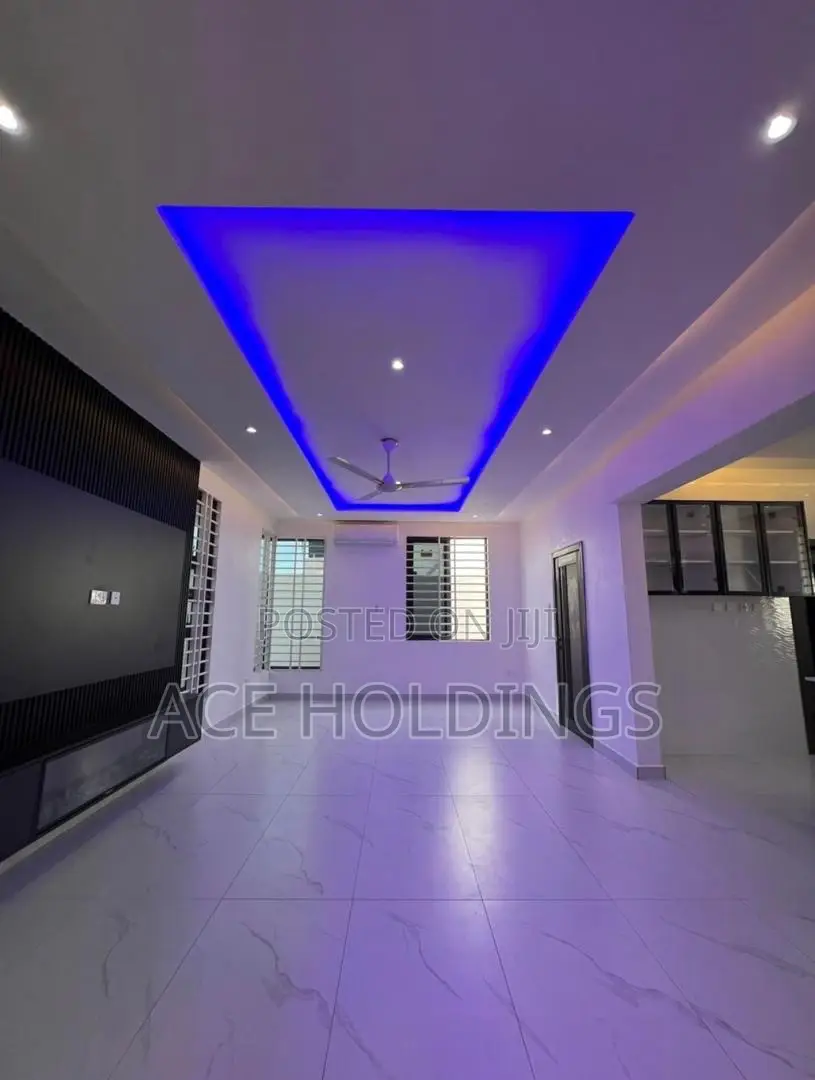 3bdrm Mansion in Ashale Botwe for sale