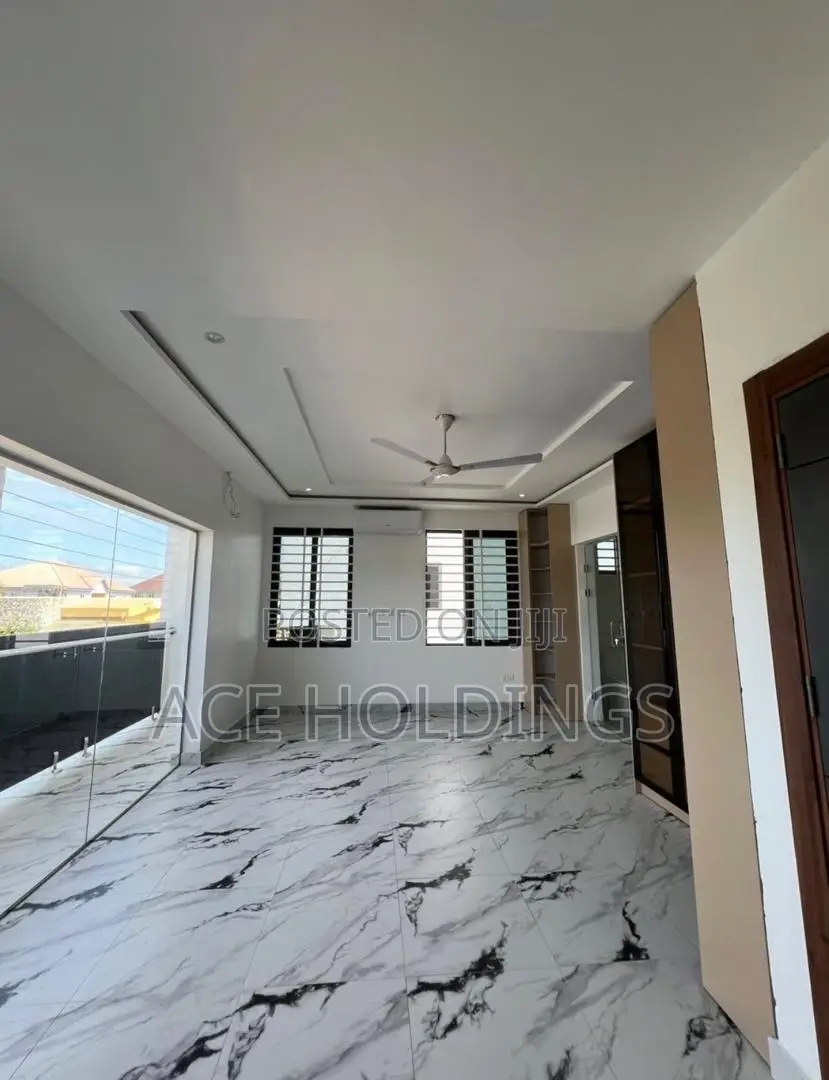 3bdrm Mansion in Ashale Botwe for sale