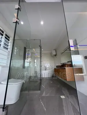 3bdrm Mansion in Ashale Botwe for sale