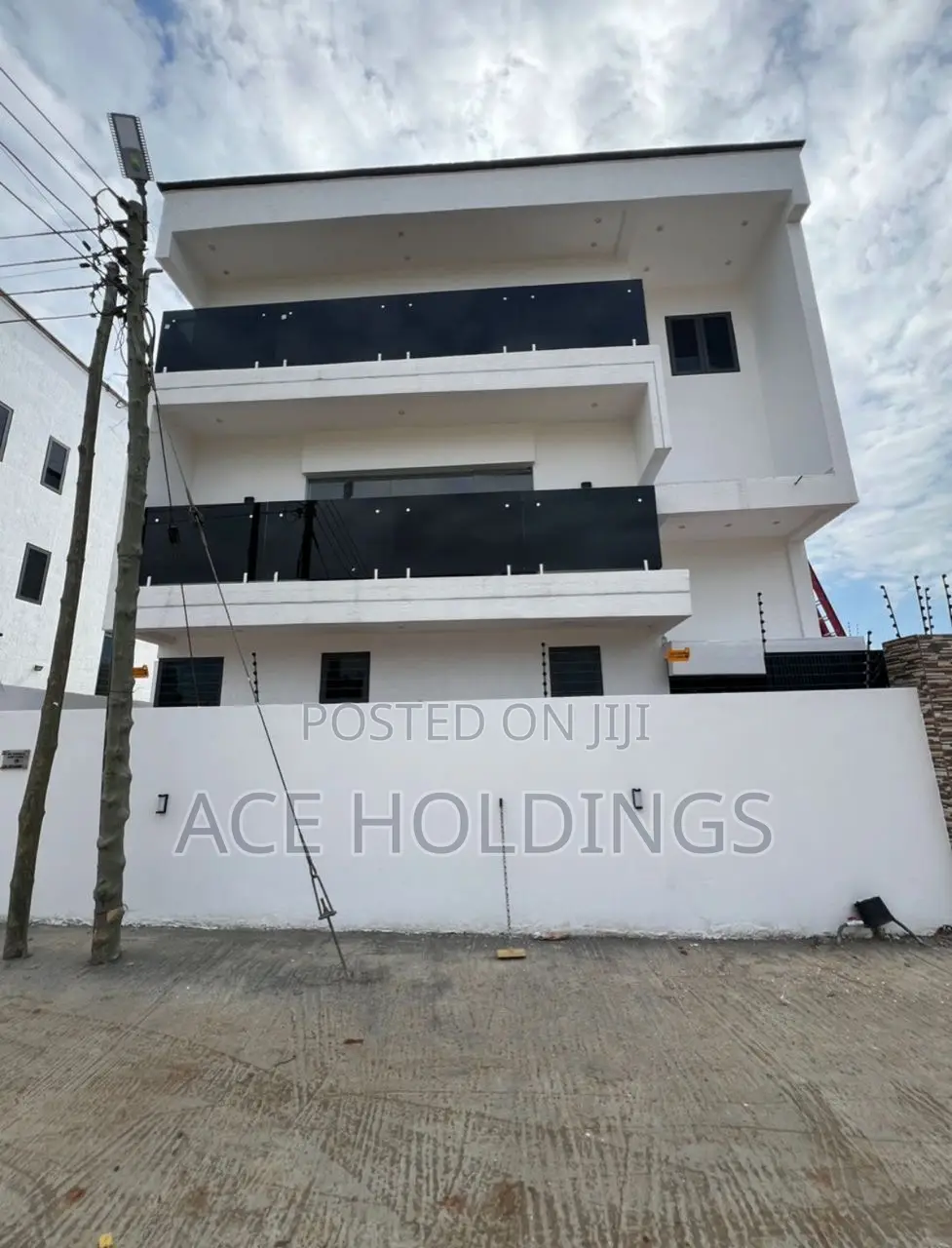 3bdrm Mansion in Ashale Botwe for sale