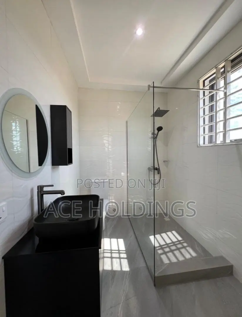 3bdrm Mansion in Ashale Botwe for sale