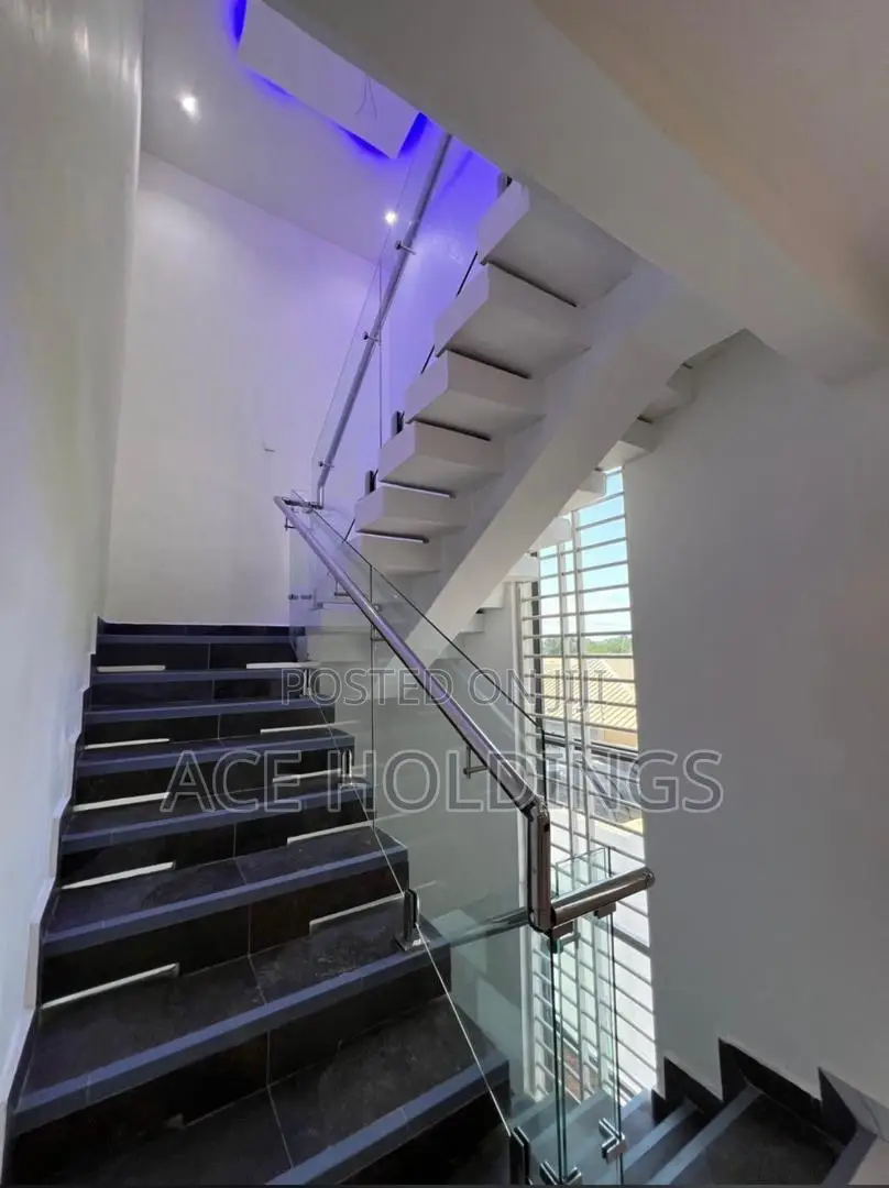 3bdrm Mansion in Ashale Botwe for sale