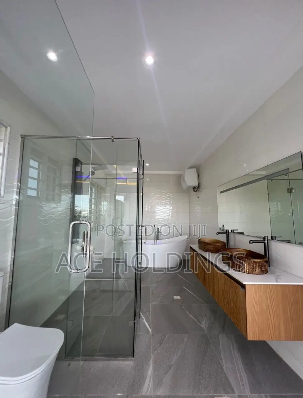 3bdrm Mansion in Ashale Botwe for sale