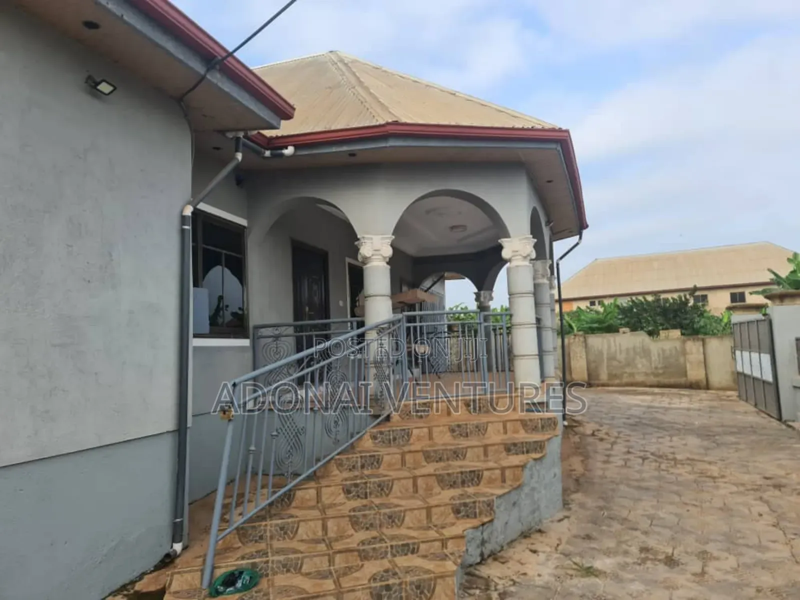 Furnished 6bdrm House in Asuofia Nketia, Kumasi Metropolitan for sale