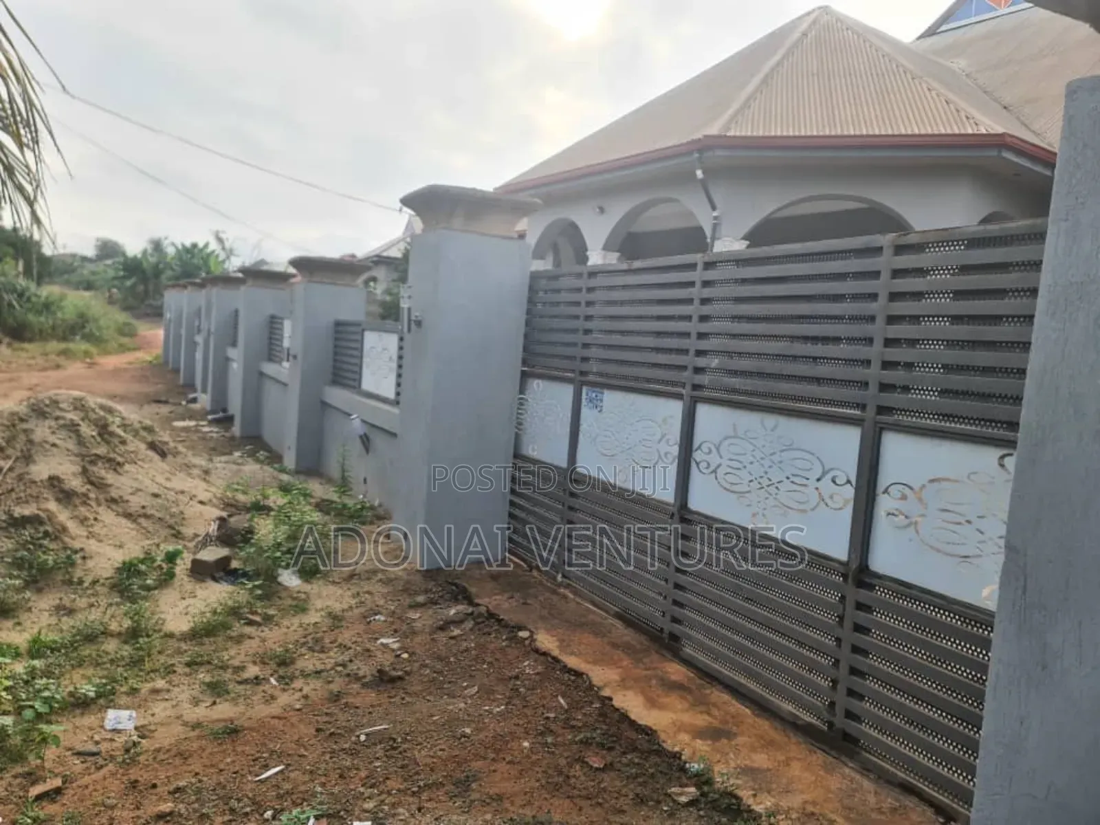 Furnished 6bdrm House in Asuofia Nketia, Kumasi Metropolitan for sale