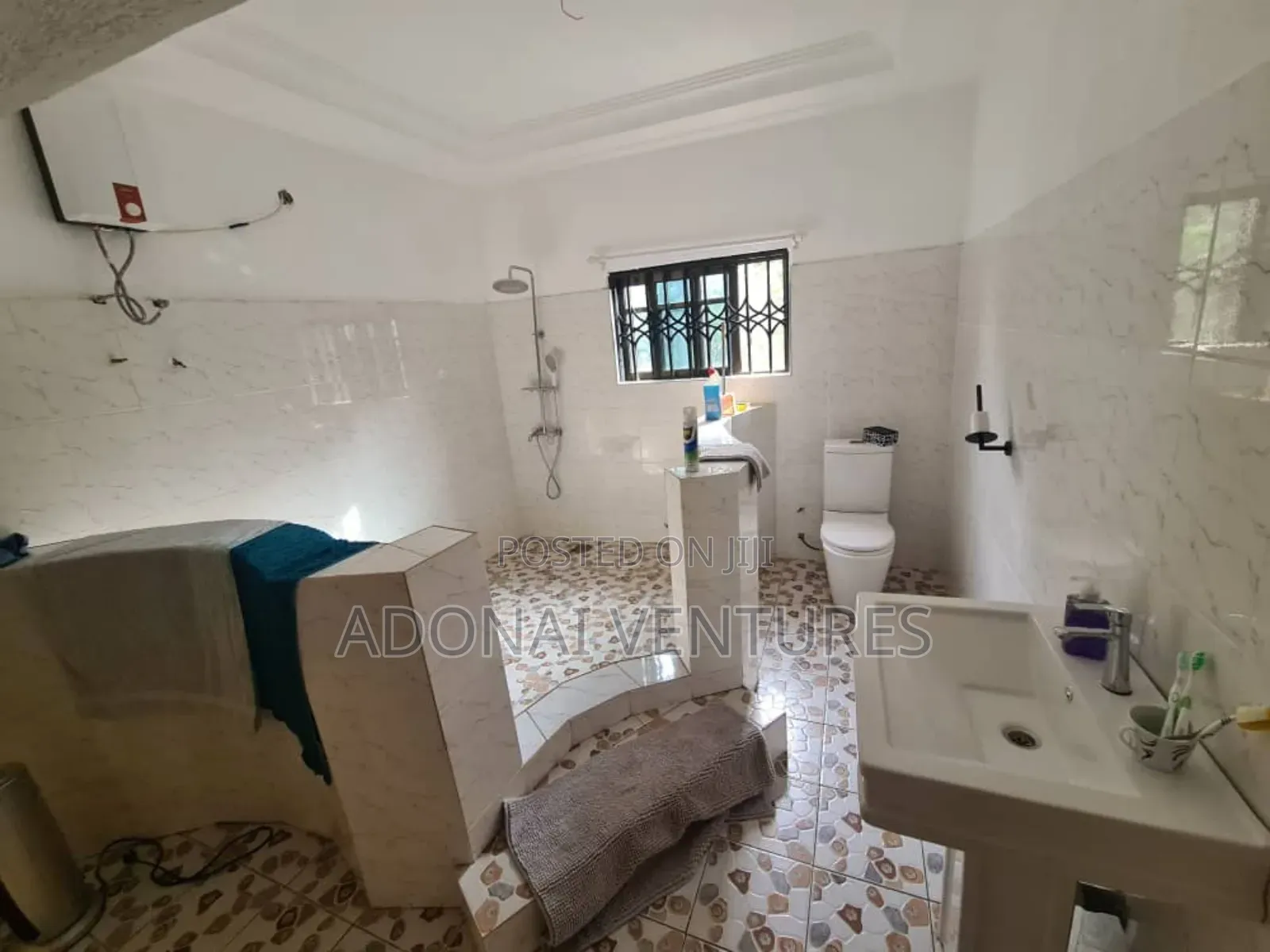 Furnished 6bdrm House in Asuofia Nketia, Kumasi Metropolitan for sale