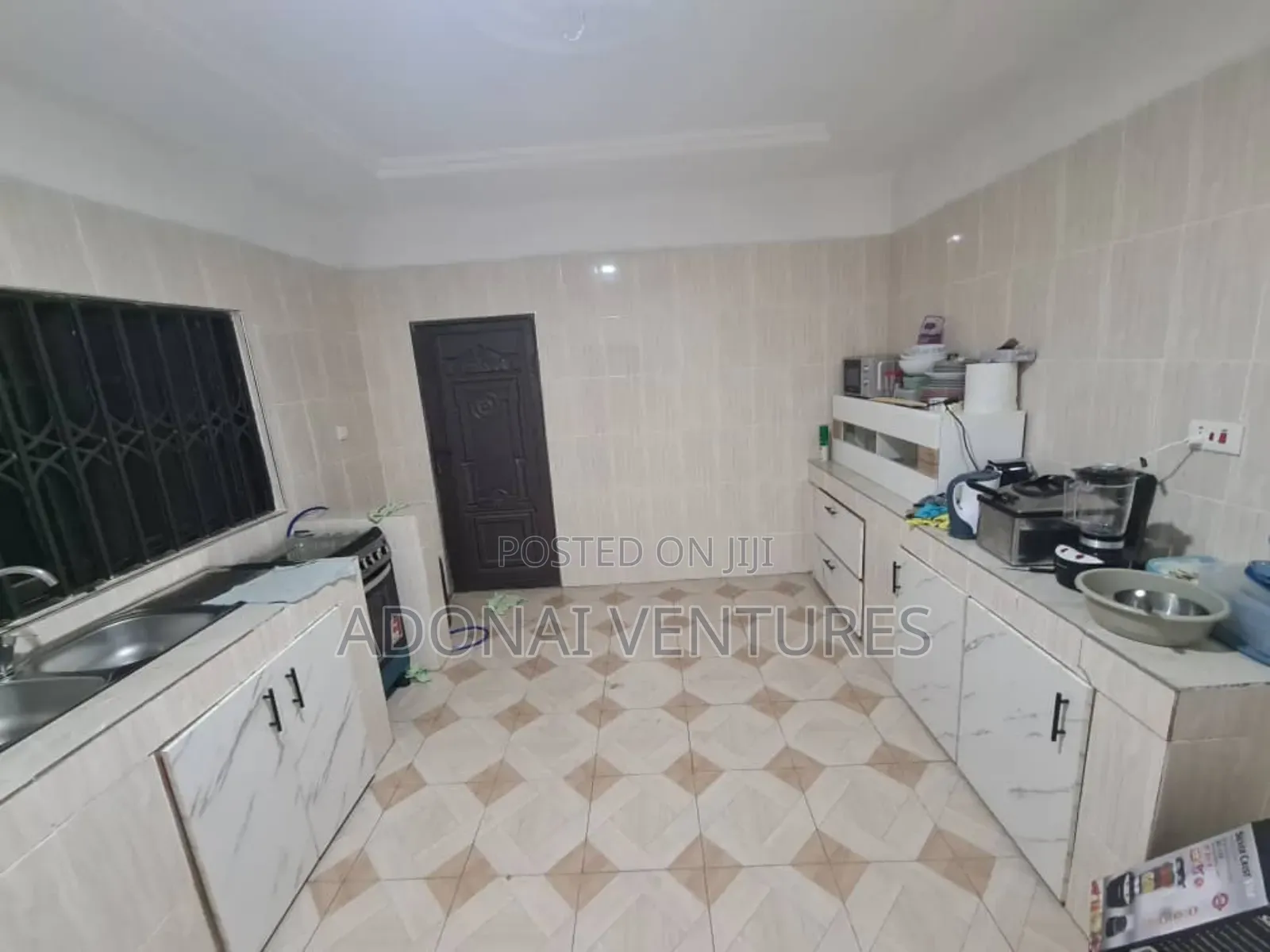 Furnished 6bdrm House in Asuofia Nketia, Kumasi Metropolitan for sale